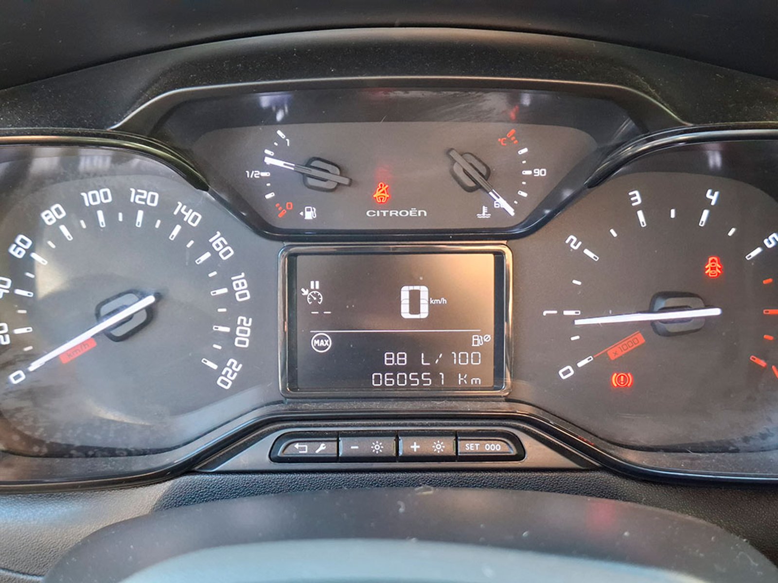Citroën C3 1.5 LIVE BLUEHDI DIESEL 4X2 HB 100 SS BVM6 MT 5P 2024 - Imagen 14 de 20