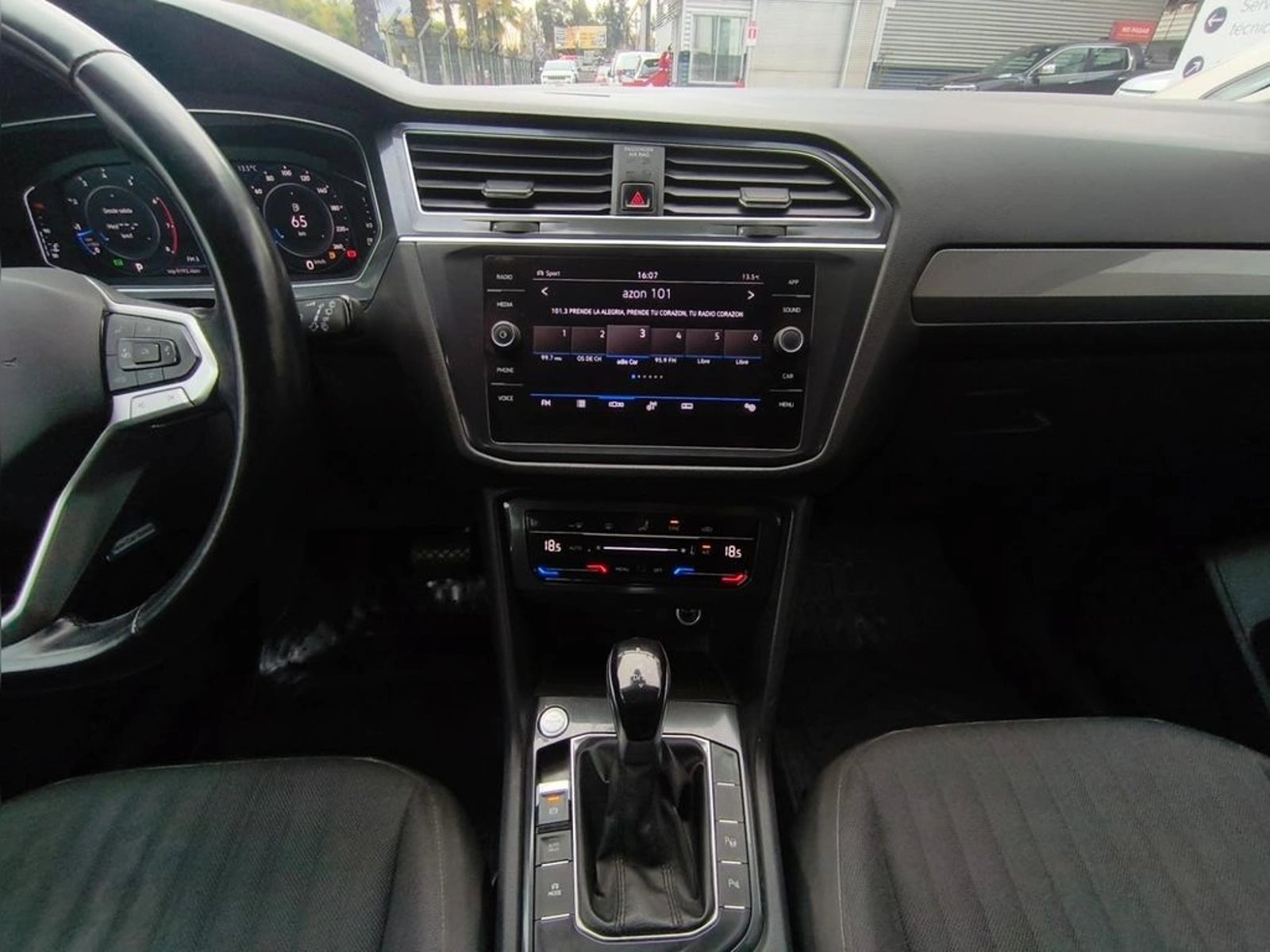 Volkswagen TIGUAN 1.4 TSI COMFORTLINE 7A 2022 - Imagen 17 de 20