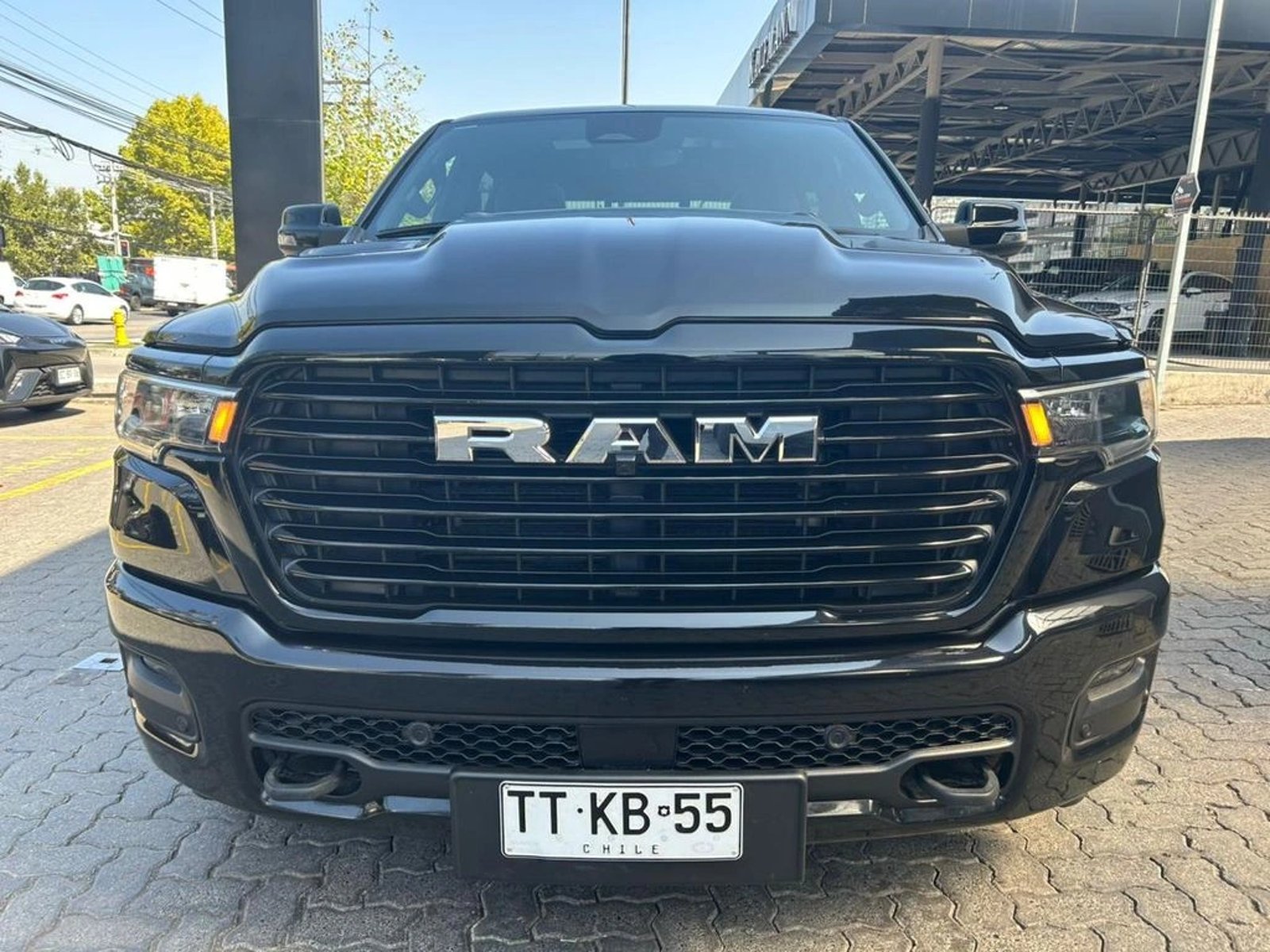 RAM 1500 LARAMIE 3.0T 4X4 AT 2025 - Foto 4 de 15