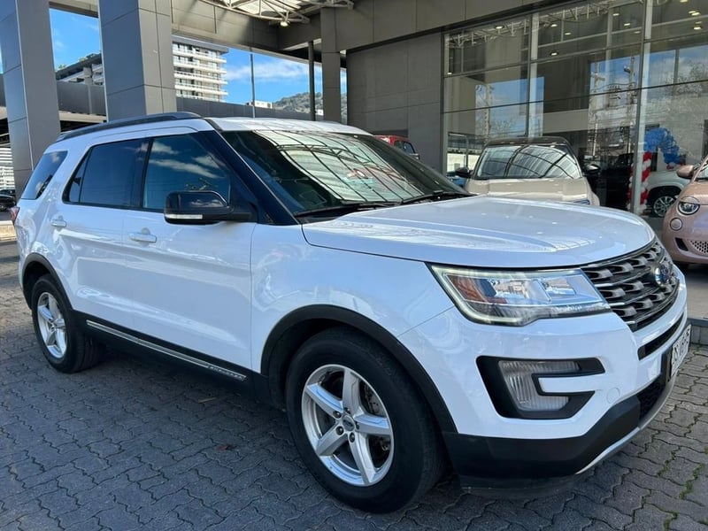 Ford EXPLORER 3.5 XLT 4X2 3 CORRIDAS AT 5P 2017 - Imagen 4 de 17