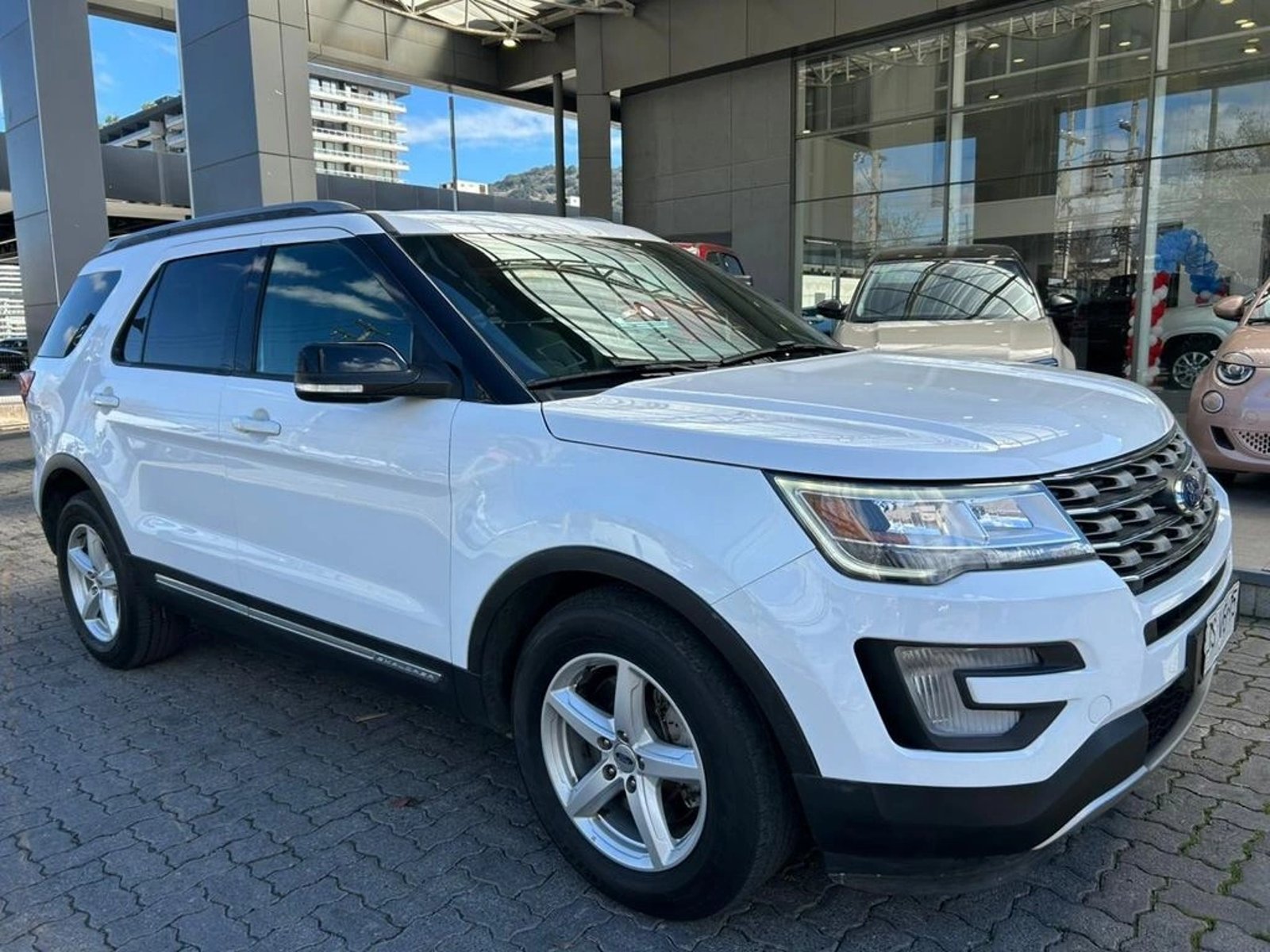 Ford EXPLORER 3.5 XLT 4X2 3 CORRIDAS AT 5P 2017 - Foto 3 de 16