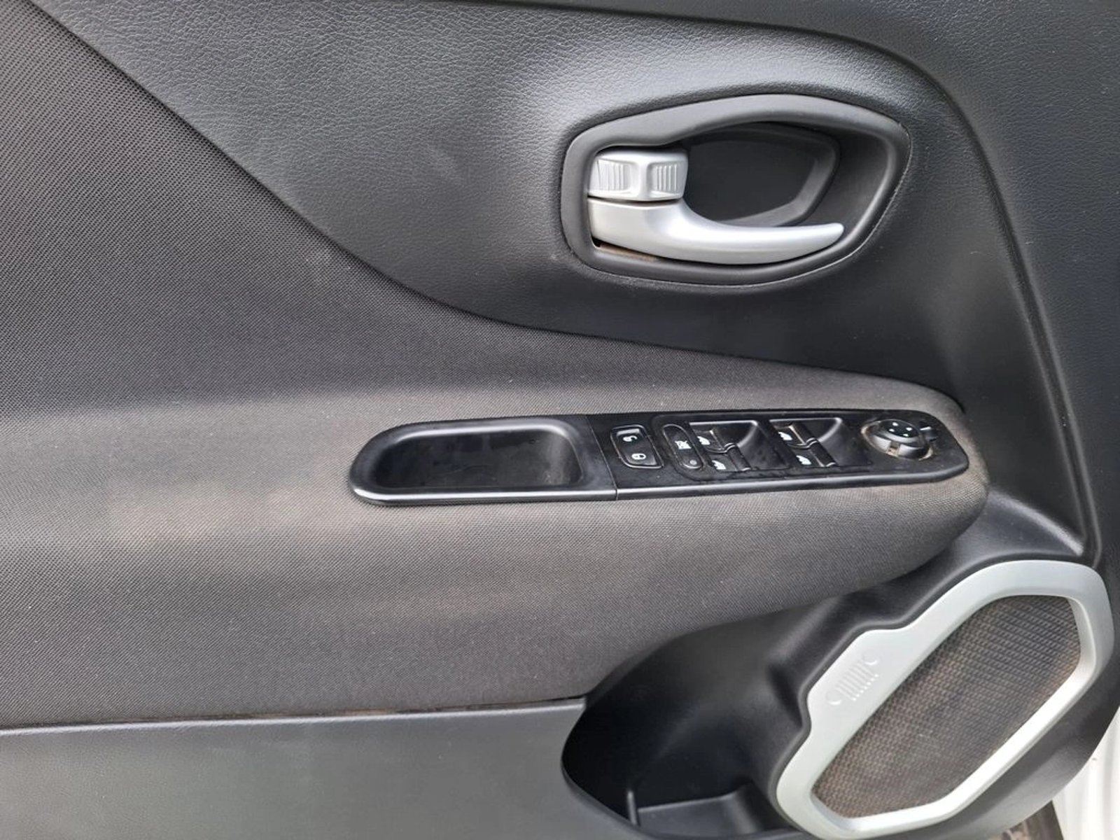Jeep RENEGADE AT 1.8 2022 - Imagen 12 de 20