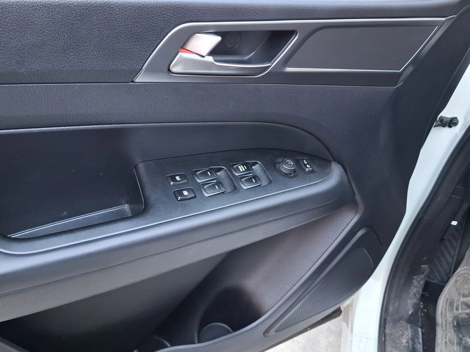 SSANGYONG MUSSO 2.2 TD GRAND LX DIESEL 2WD MT6 4P 2025 - Imagen 12 de 20