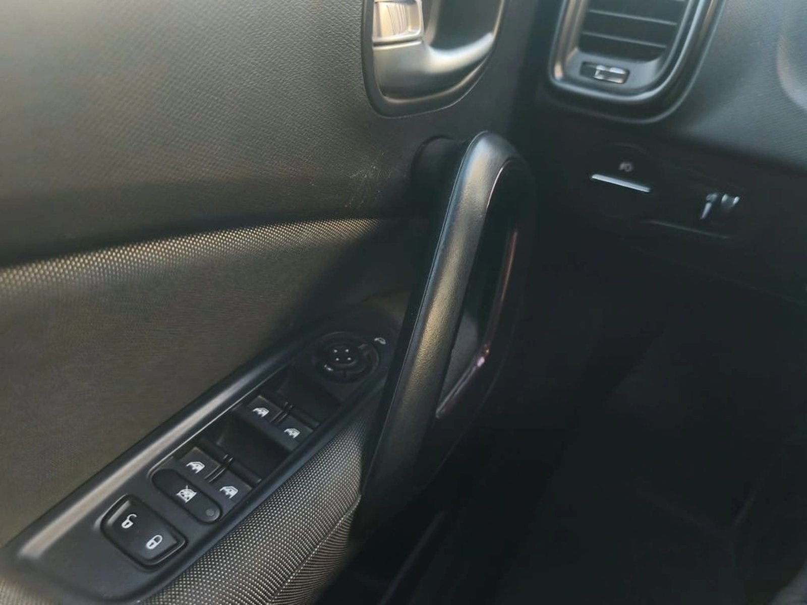 RAM 1000 BIG HORN DCAB 1.8 AUT 2021 - Imagen 12 de 20