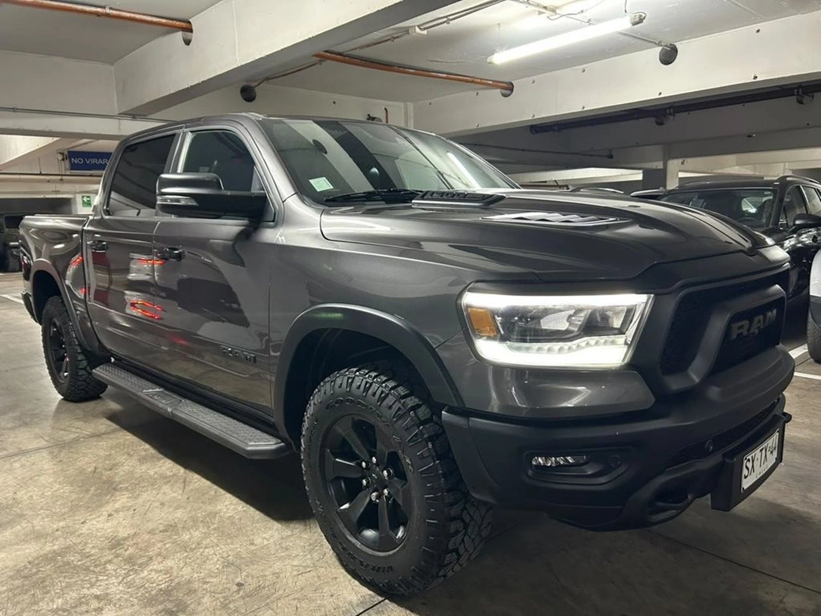 RAM 1500 5.7 REBEL 4X4 AT 4P 2023 - Foto 4 de 17