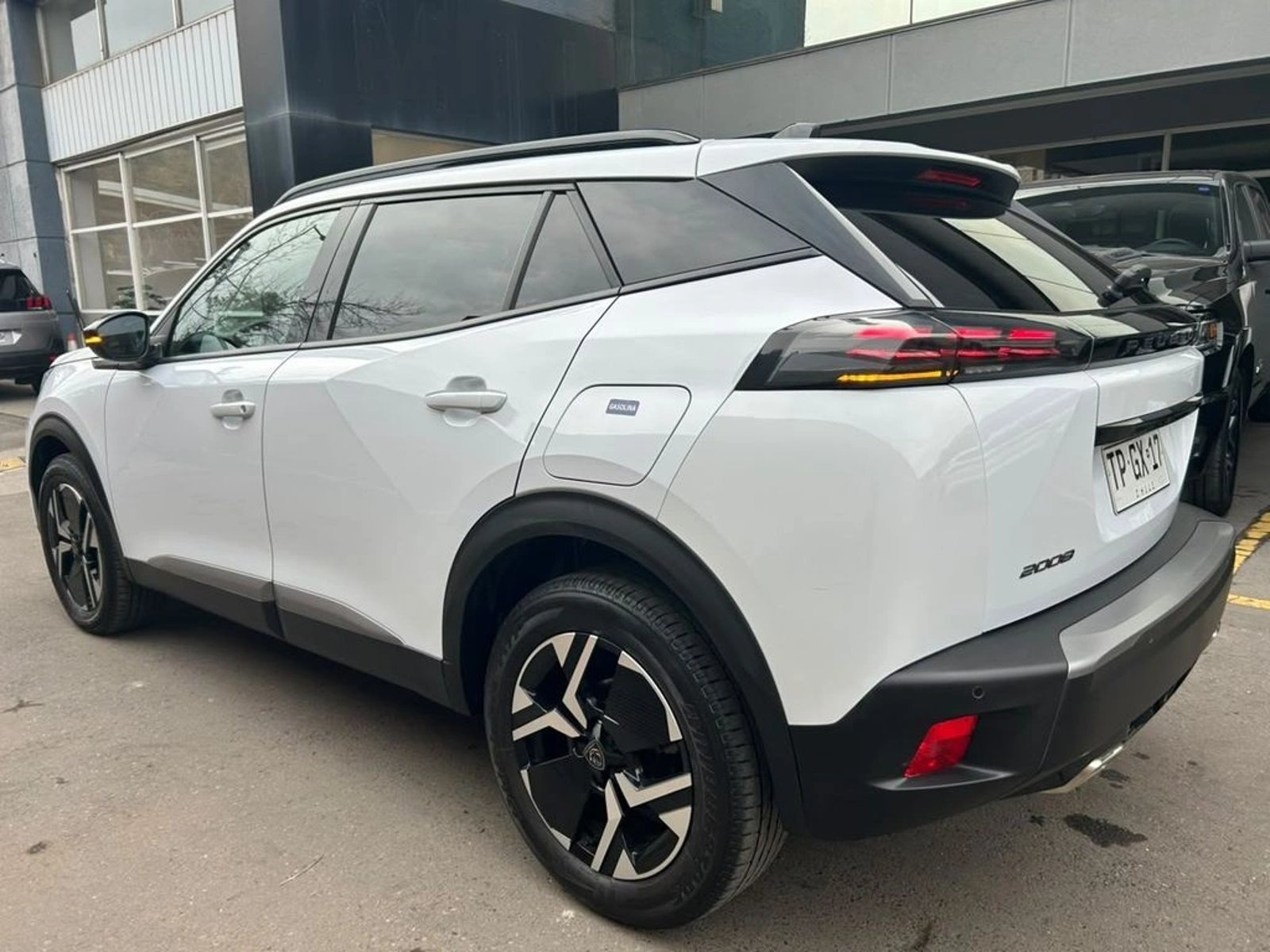 Peugeot 2008 1.2 ALLURE PACK PURETECH 130 4X2 AT 5P 2024 - Foto 5 de 17