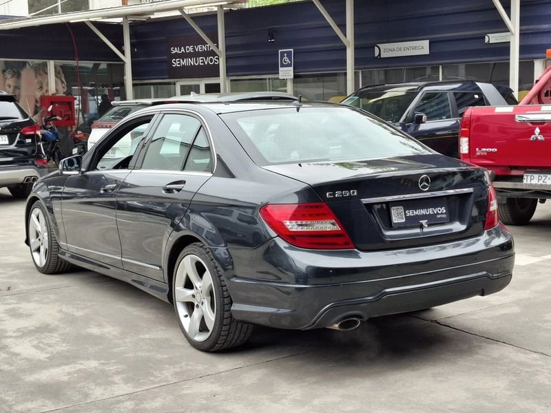 Mercedes-Benz C 250 1.8 4X2 AT 4P 2015 - Imagen 8 de 20