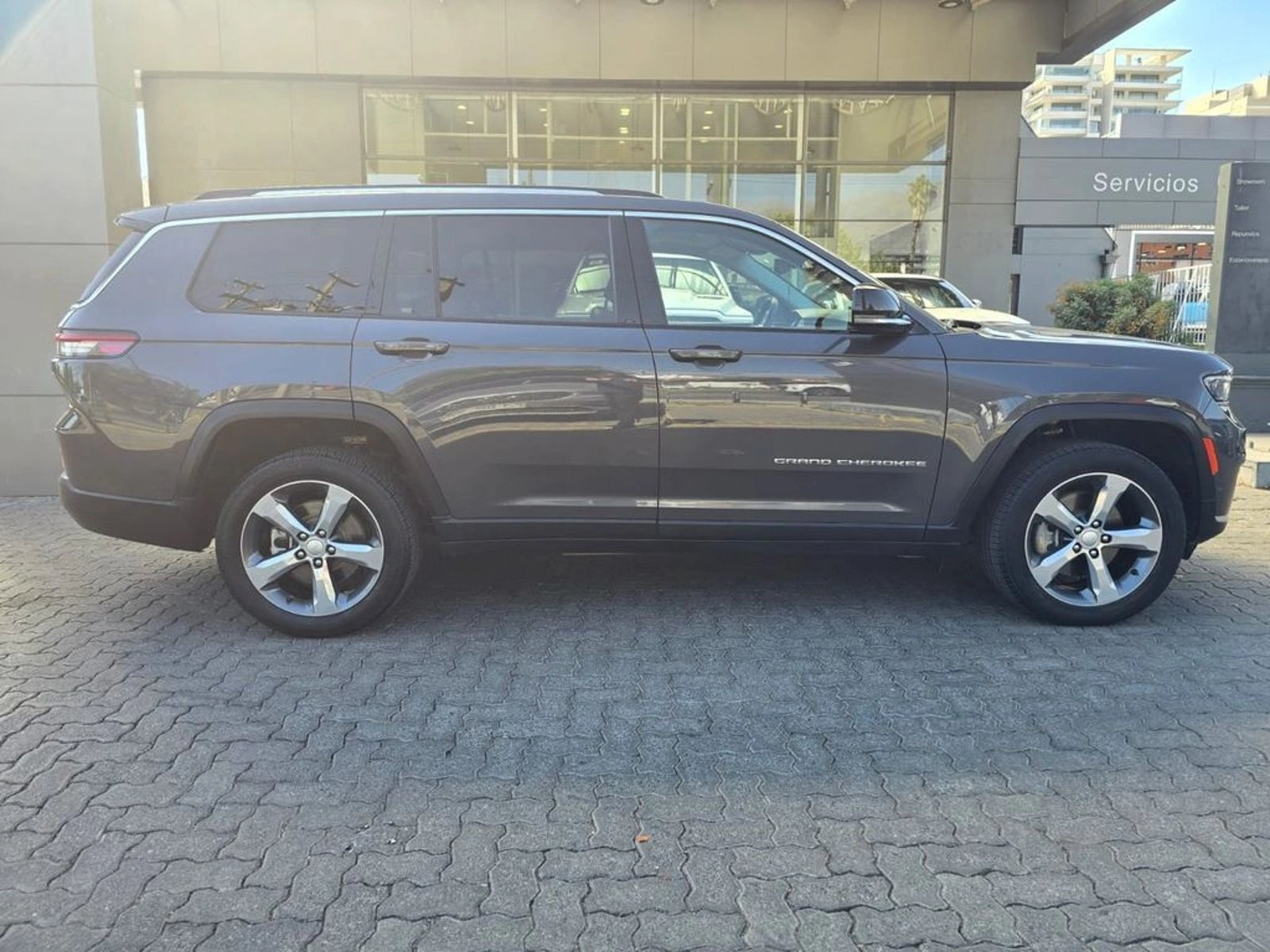 JEEP GRAND CHEROKEE 2023 - Imagen 8 de 20