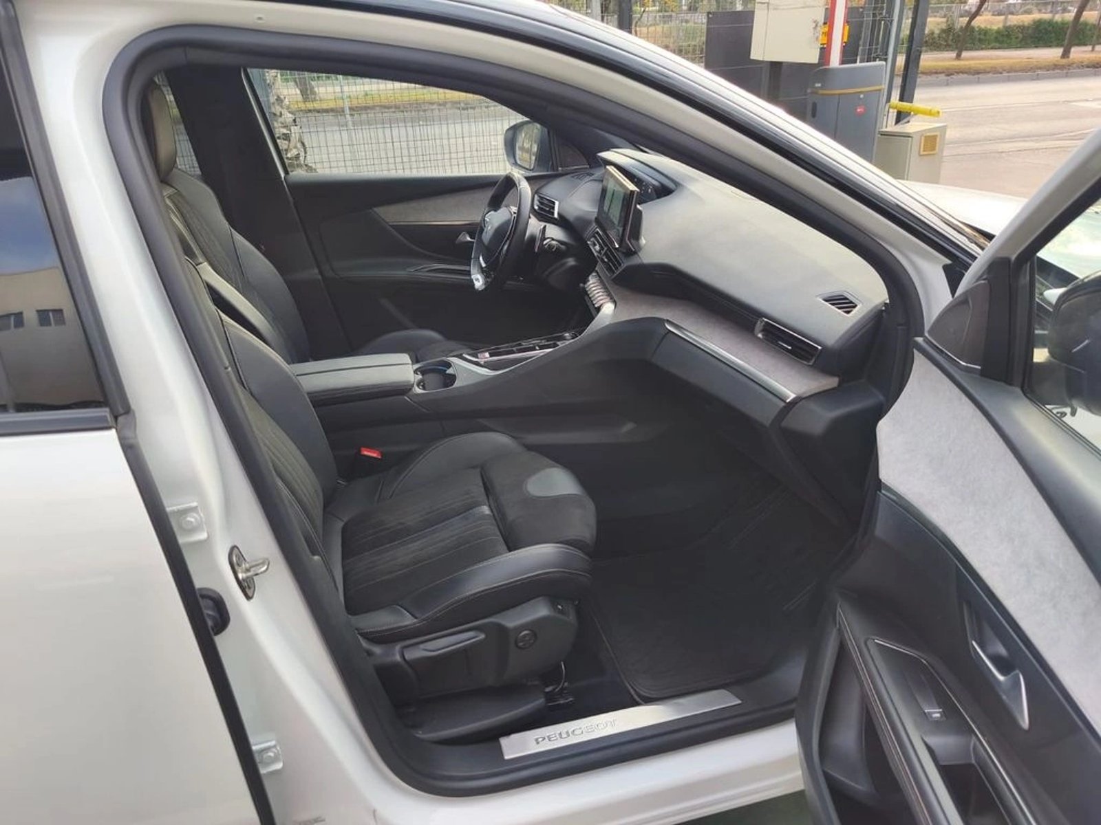 Peugeot 5008 GT LINE BLUEHDI 130 1.5 AUT DIESEL 2023 - Imagen 19 de 20