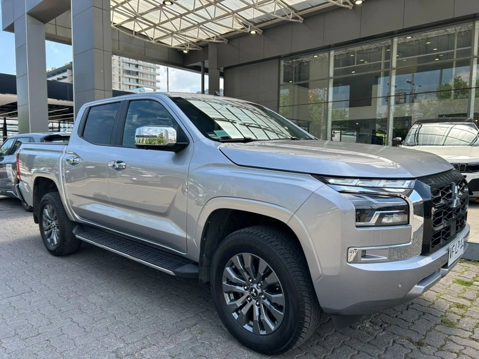 Mitsubishi L200 DAKAR XR 4X4 2.4 AUT 2025 - Foto 3 de 16