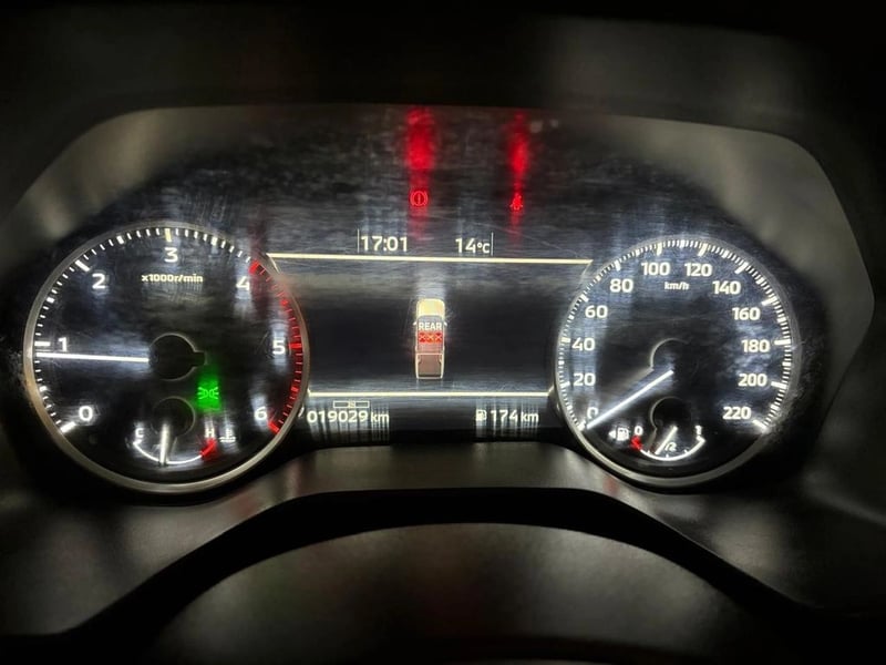 Mitsubishi L200 KATANA XRT 4X4 2.4 2024 - Imagen 12 de 15