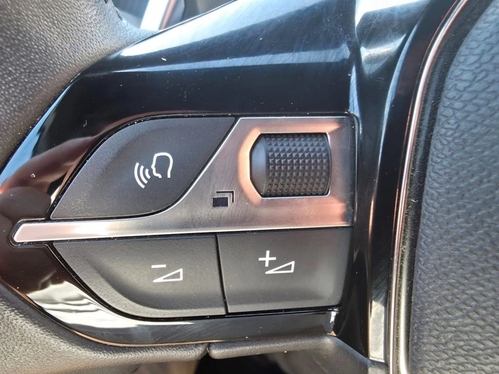 PEUGEOT 2008 2024 - Imagen 16 de 20