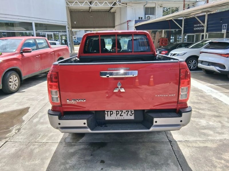 Mitsubishi L200 2.4 KATANA CRT DIESEL DOB. CAB. 4X4 MT 4P 2024 - Imagen 8 de 18