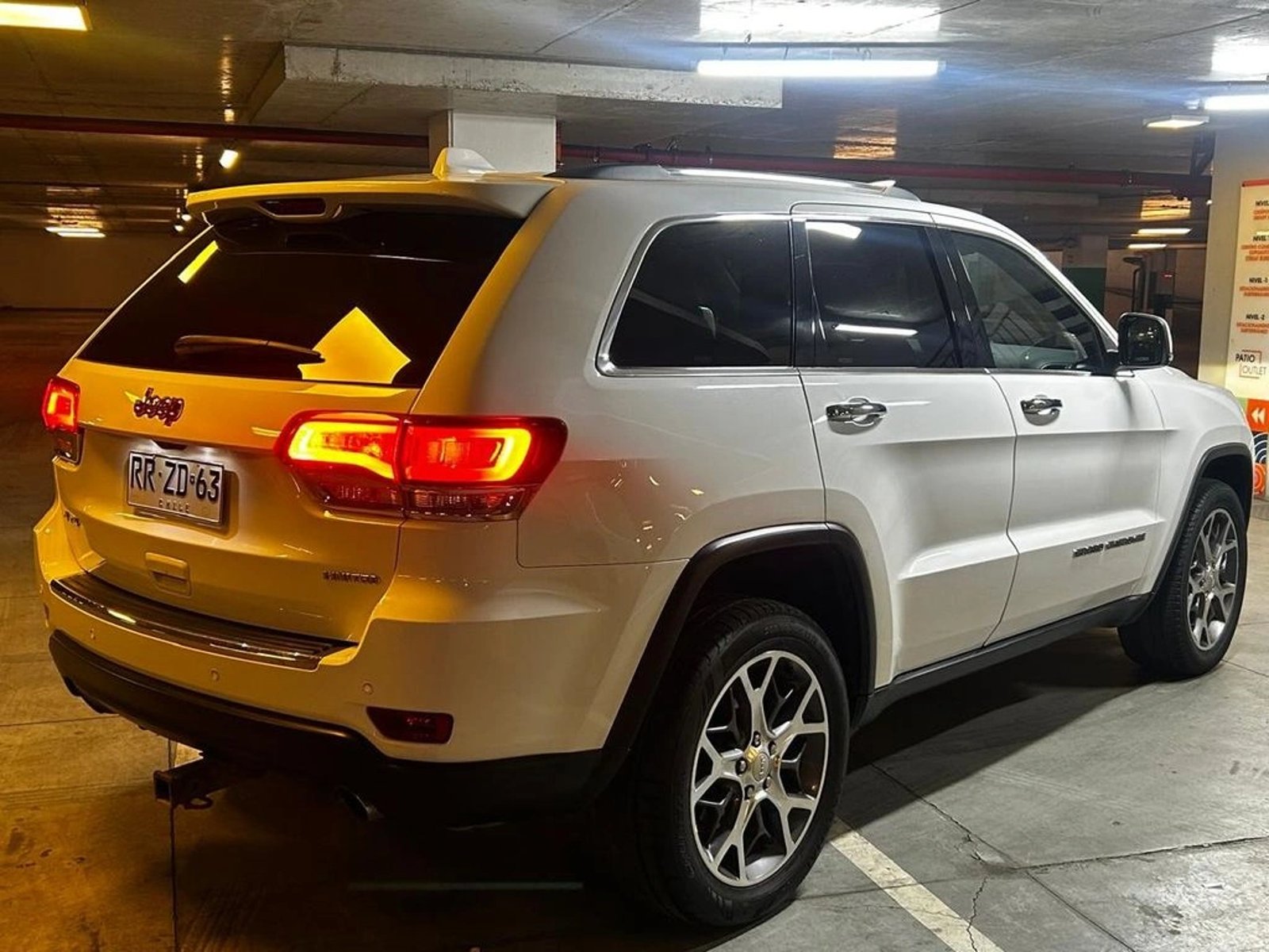 Jeep GRAND CHEROKEE 3.6 LIMITED 4X4 AT 5P 2022 - Imagen 4 de 20