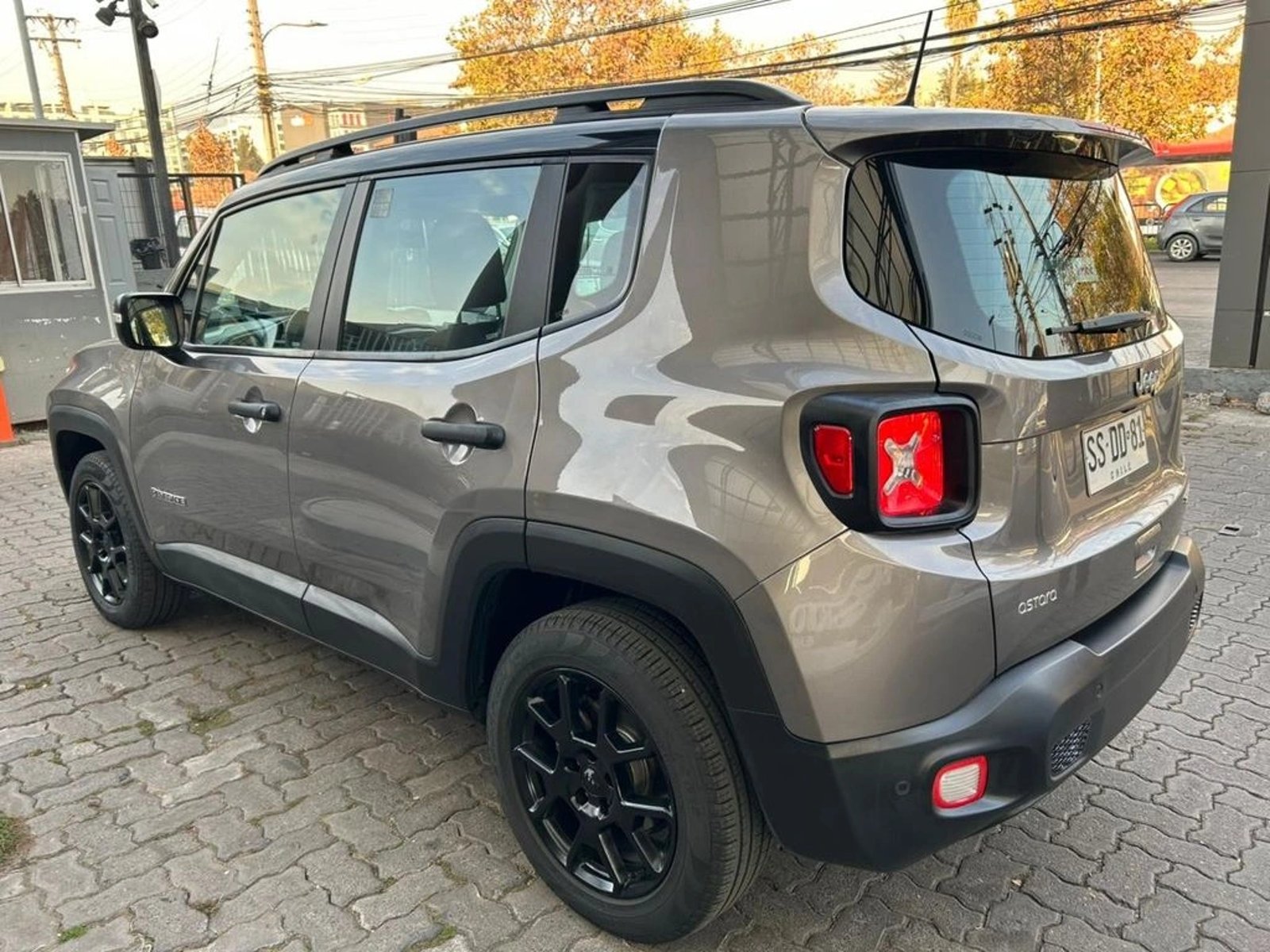 JEEP RENEGADE 1.8 SPORT LX 4X2 AT 5P 2023 - Imagen 5 de 12