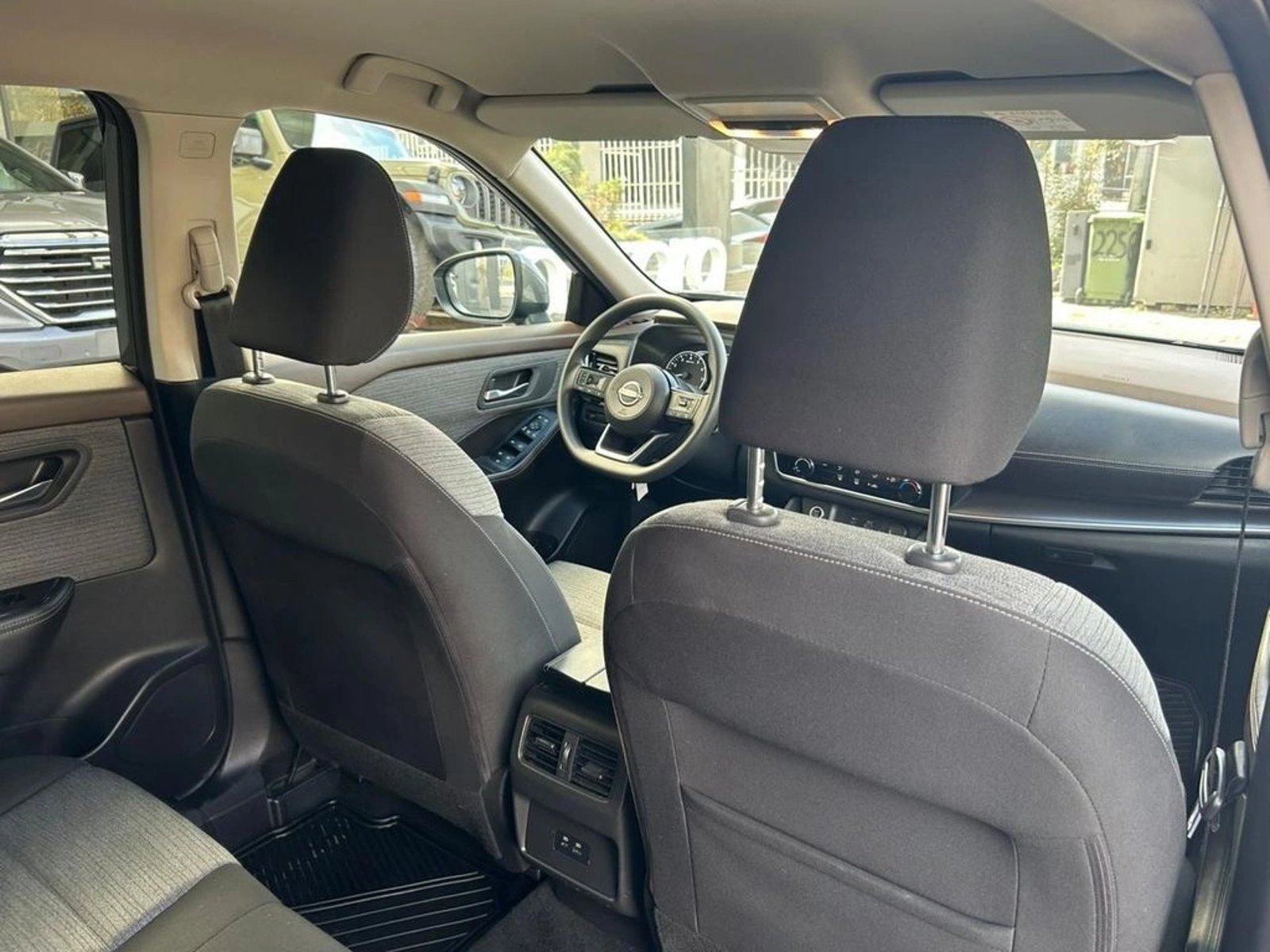 NISSAN X-TRAIL 2023 - Imagen 12 de 17