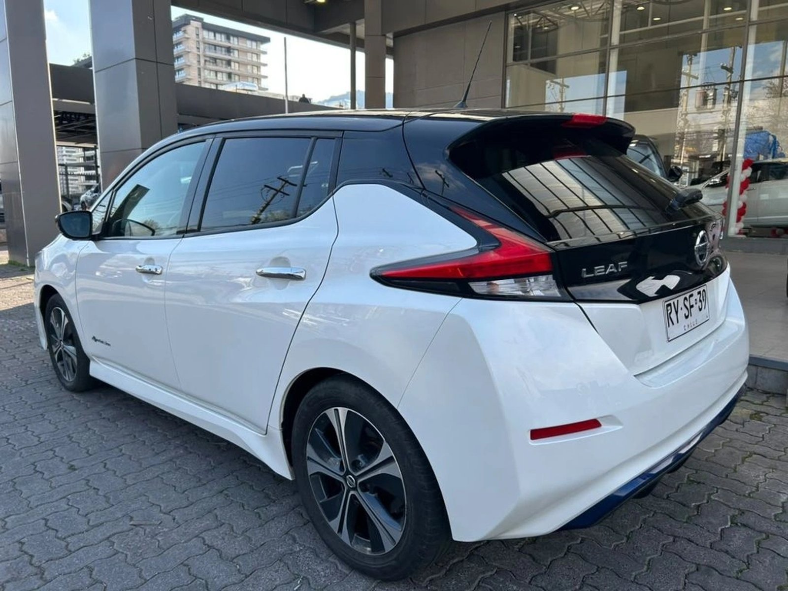 Nissan LEAF ZE1 2022 - Foto 4 de 16