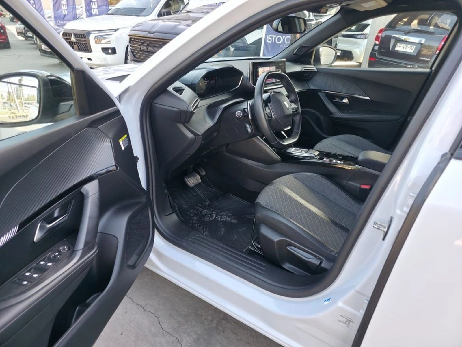 PEUGEOT 2008 2024 - Imagen 12 de 20