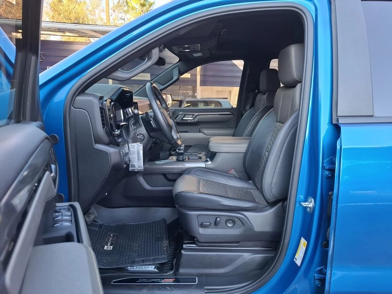 Chevrolet SILVERADO 6.2 ZR2 4X4 AT 4P 2024 - Imagen 13 de 20