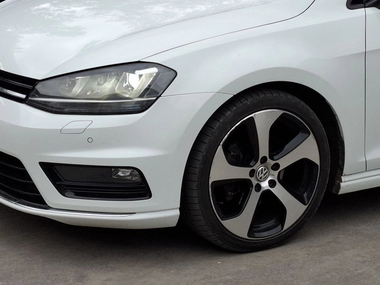 Volkswagen GOLF 2.0 TDI R-LINE DIESEL 4X2 AT 5P 2018 - Foto 5 de 20
