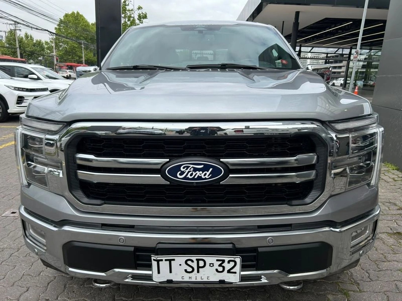 Ford F-150 LARIAT LUX 4X4 5.0 AUT 2025 - Foto 2 de 14