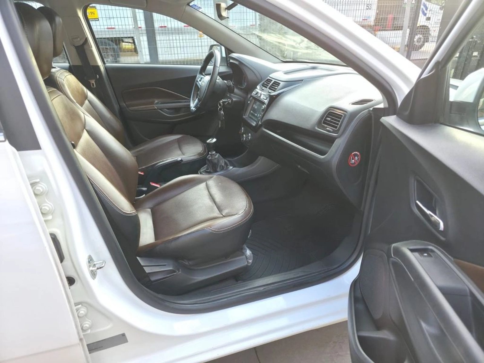 CHEVROLET COBALT LTZ 1.8 MT 2018 - Imagen 18 de 20