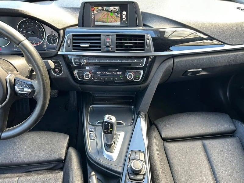 BMW 318 I LCI 1.5 2017 - Imagen 12 de 15