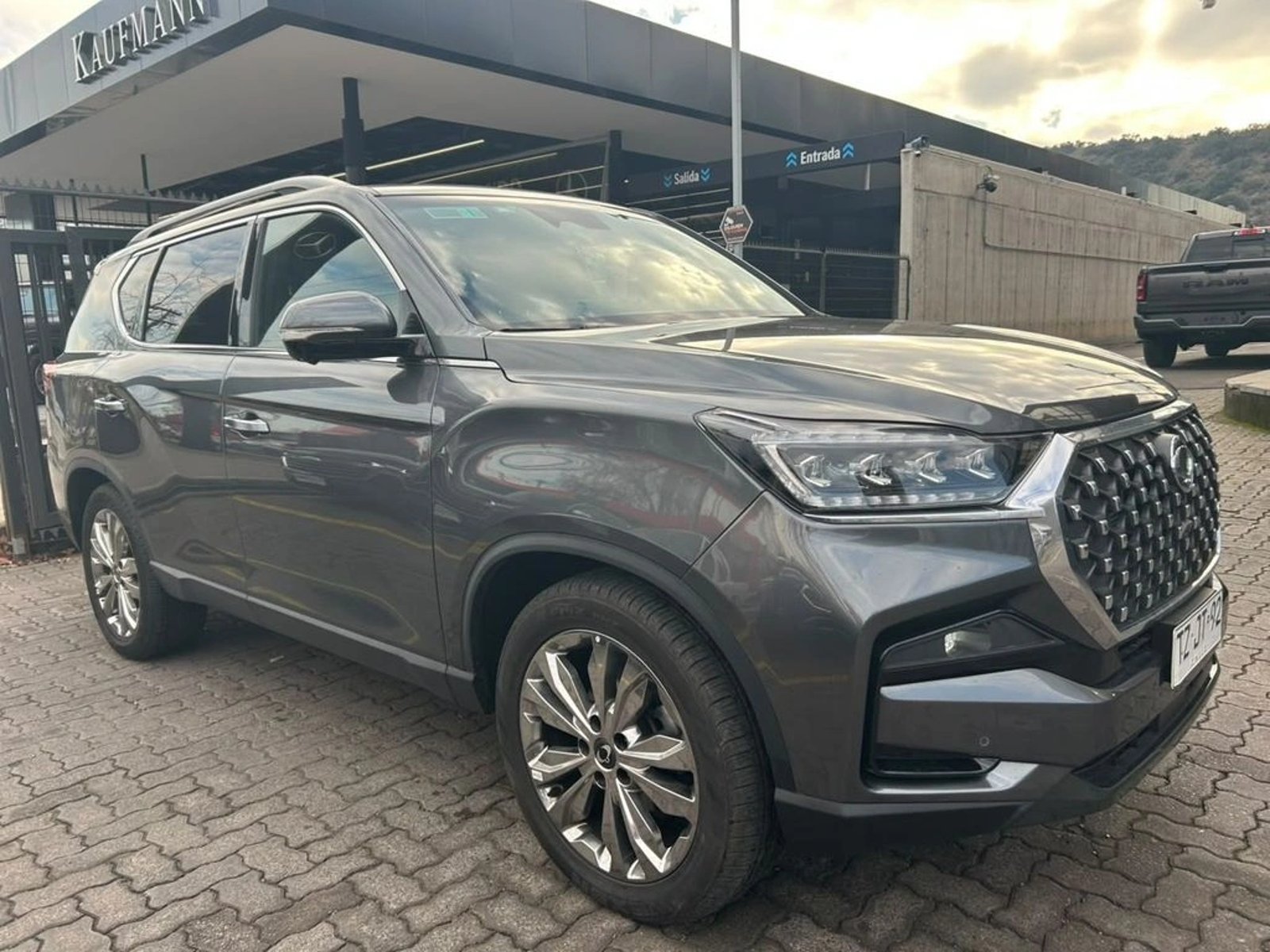 SsangYong REXTON 2.2 LIMITED PLUS AT 4X4 DIESEL 2025 - Imagen 3 de 16
