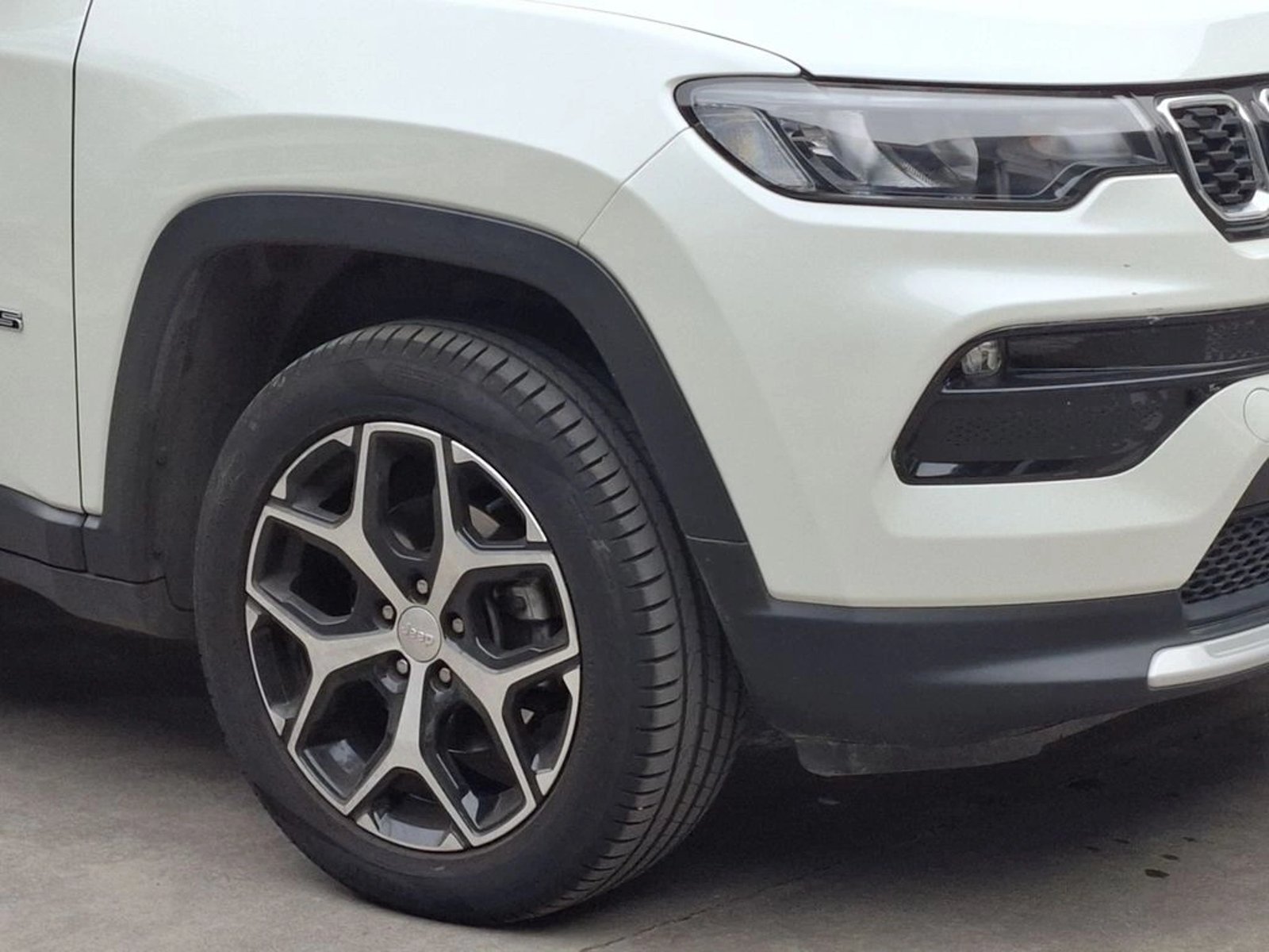 Jeep COMPASS 1.3 LONGITUDE 4X2 AT 5P 2024 - Foto 5 de 20