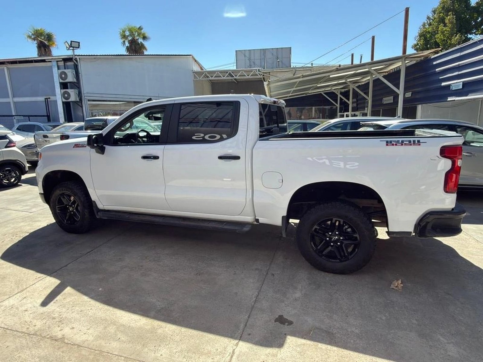 CHEVROLET SILVERADO 2024 - Imagen 9 de 16