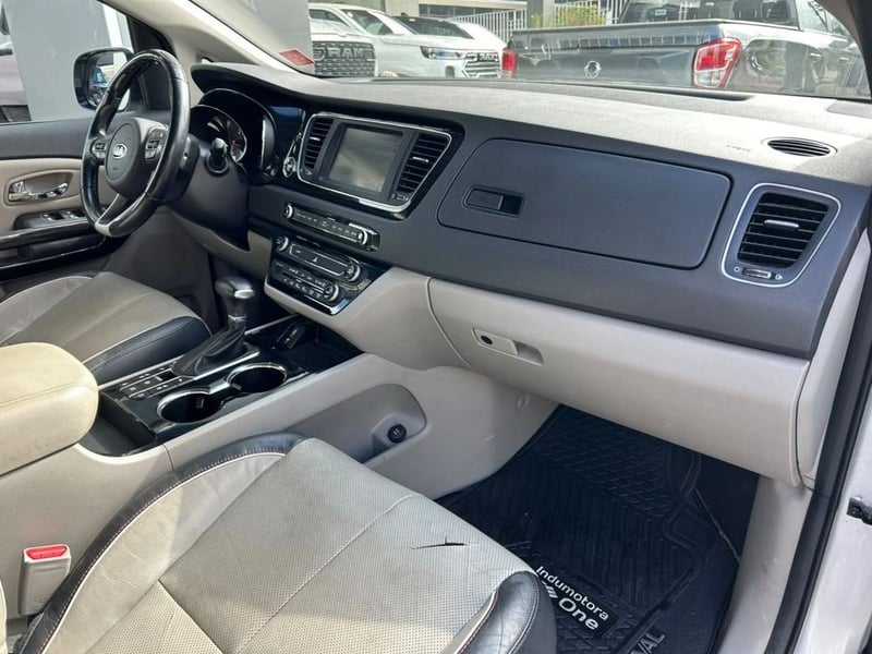 Kia GRAND CARNIVAL 2.2 AUT 2020 - Imagen 7 de 17