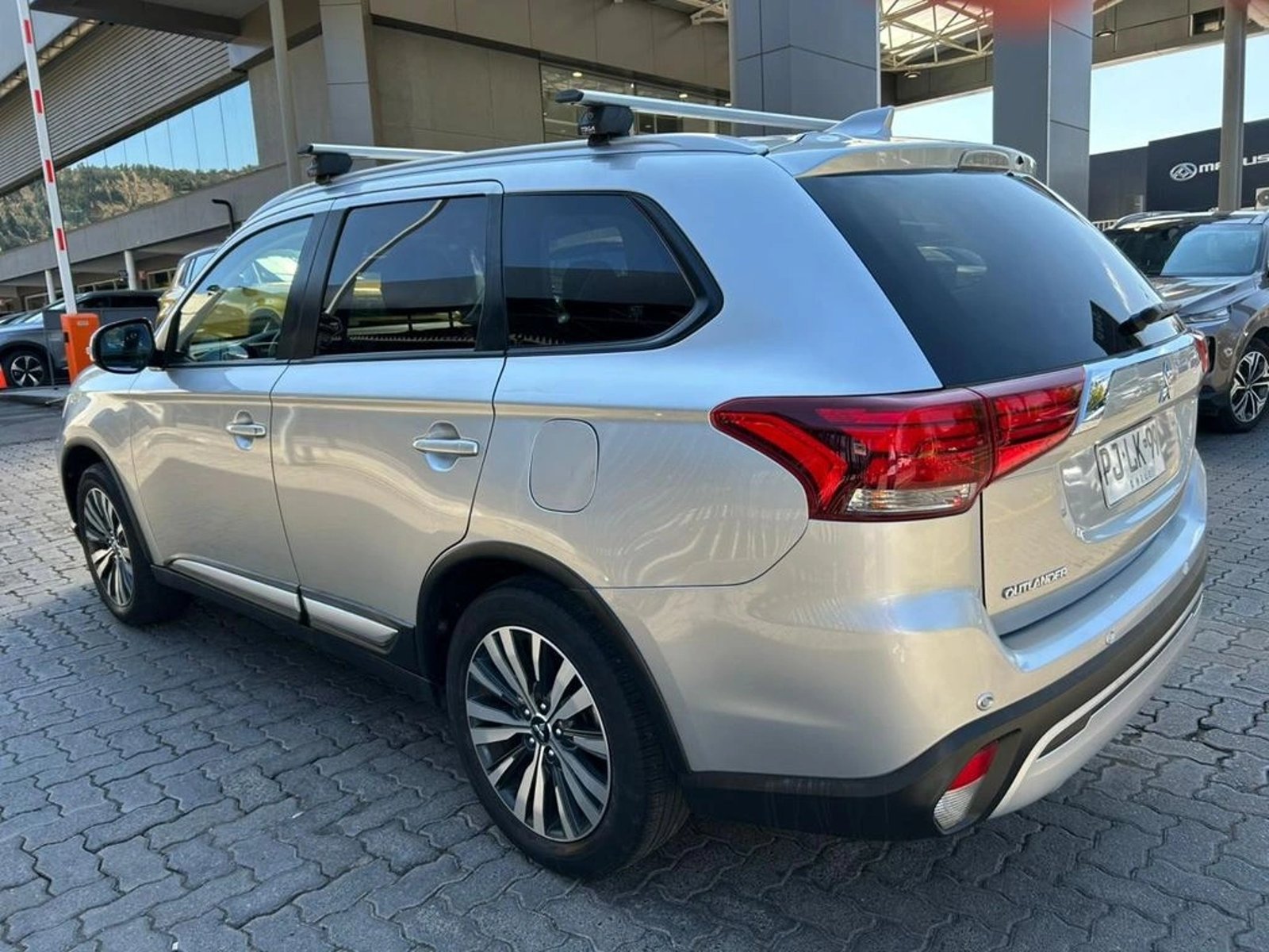 MITSUBISHI OUTLANDER 2021 - Imagen 5 de 17