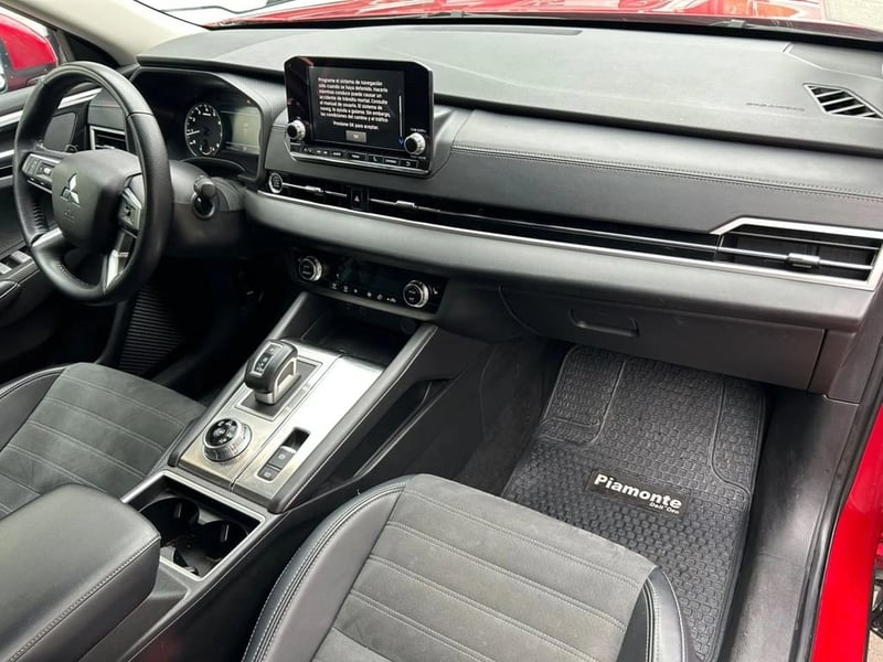 Mitsubishi OUTLANDER GLX 2.5 AUT 2024 - Imagen 11 de 16