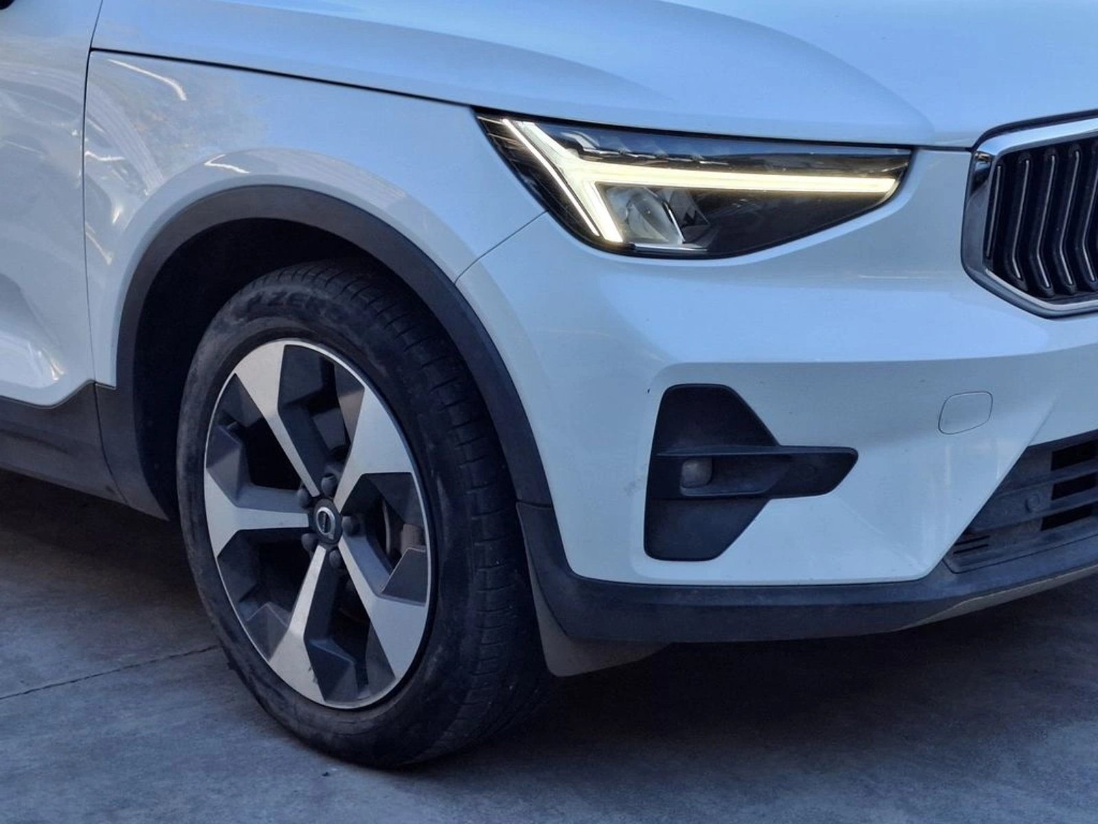 Volvo XC40 2.0 B4 ULTIMATE FWD AT 5P 2023 - Foto 5 de 20
