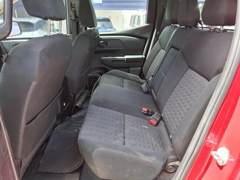 Mitsubishi L200 2.4 KATANA CRT DIESEL DOB. CAB. 4X4 MT 4P 2024 - Imagen 15 de 18