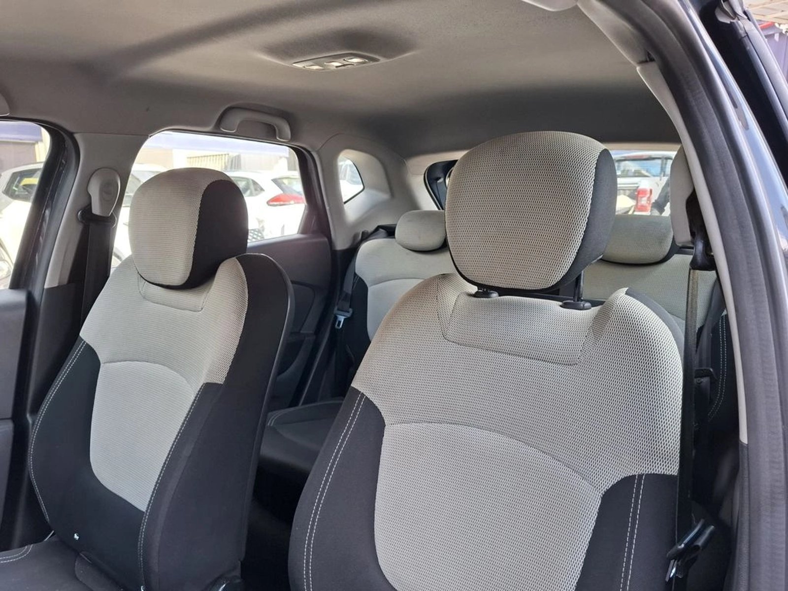 Renault CAPTUR 1.5 ZEN DIESEL F2 4X2 MT 5P 2018 - Imagen 18 de 20