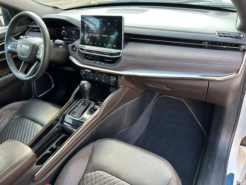 Jeep COMMANDER OVERLAND 1.3 AUT 2023 - Imagen 11 de 16