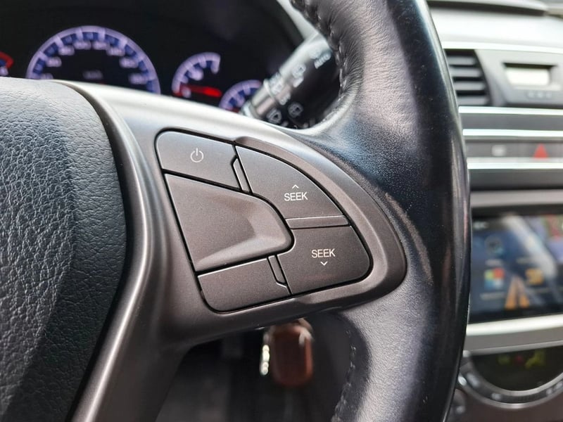 SsangYong REXTON 2.0 DIESEL 2WD MT 5P 2016 - Imagen 17 de 20
