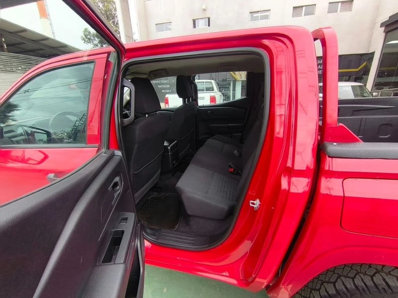 Mitsubishi L200 KATANA XRT 2.4 MT 4X4 2024 - Imagen 12 de 20