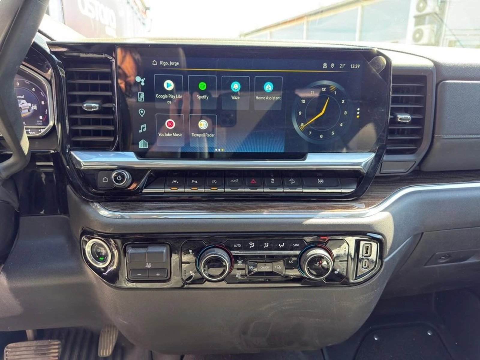 CHEVROLET SILVERADO 2024 - Imagen 13 de 16
