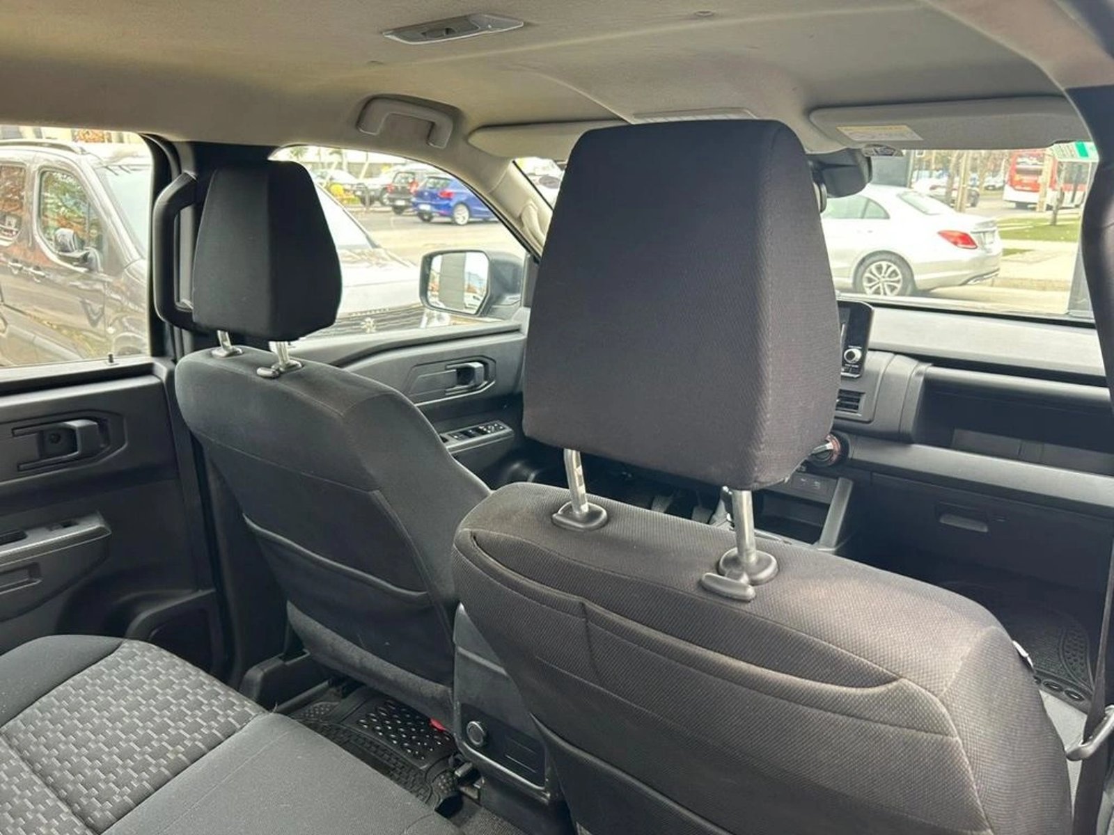 Mitsubishi L200 2.4 KATANA XRT MT 4X4 DIESEL 2025 - Imagen 9 de 17