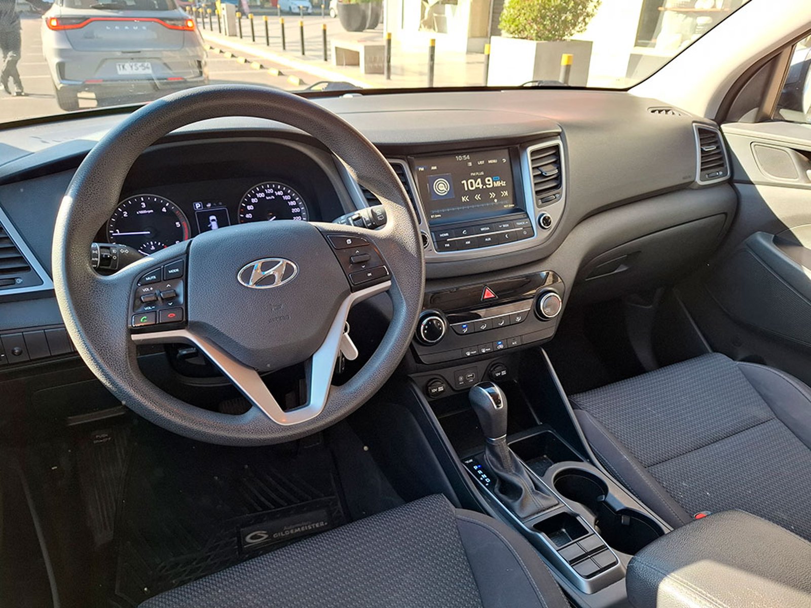 Hyundai TUCSON 2.0 PLUS DIESEL 4X2 AT 5P 2018 - Imagen 11 de 20