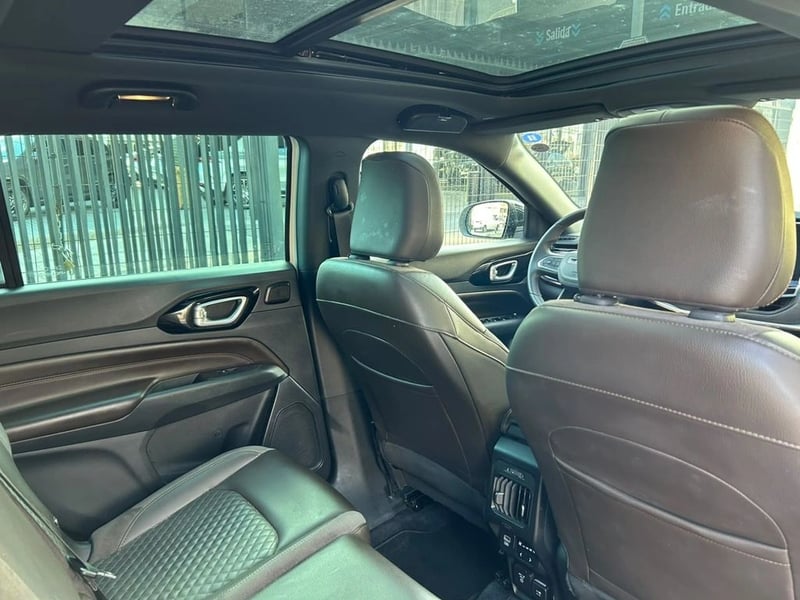 Jeep COMMANDER OVERLAND 1.3 AUT 2023 - Imagen 12 de 16