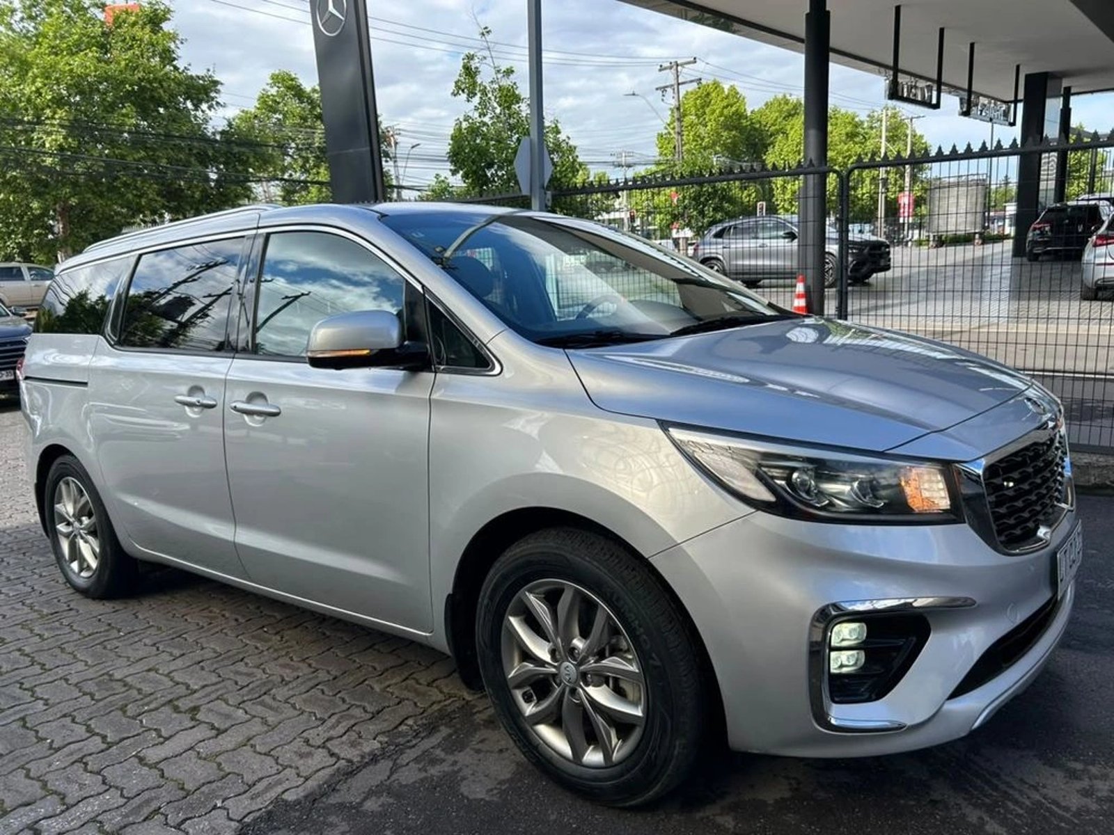 Kia GRAND CARNIVAL 2.2 AUT 2020 - Foto 3 de 17