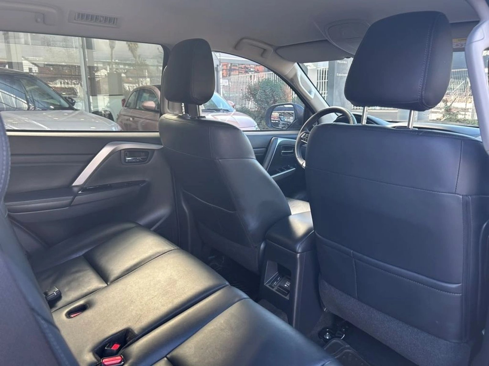 Mitsubishi MONTERO SPORT 4X2 3.0 AUT 2025 - Imagen 8 de 17