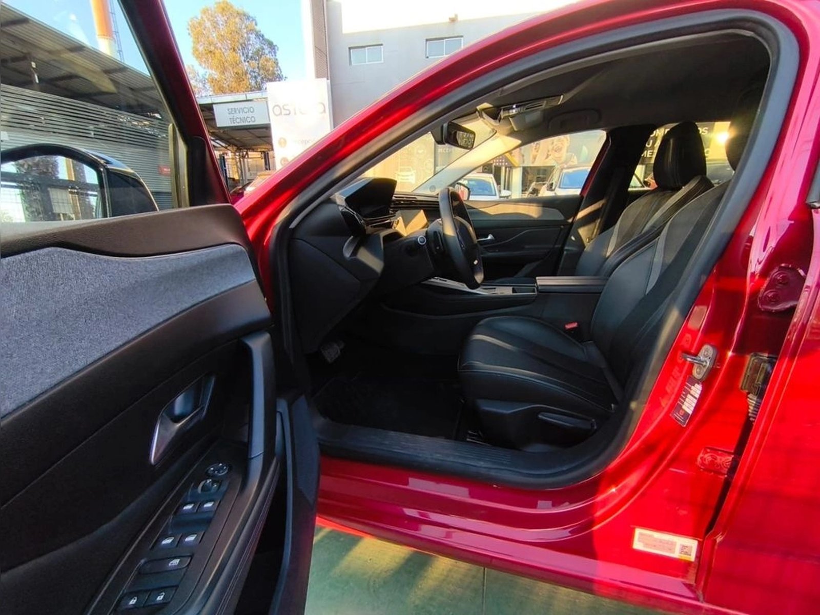 Peugeot 308 ALLURE AT DIESEL 2024 - Imagen 11 de 20