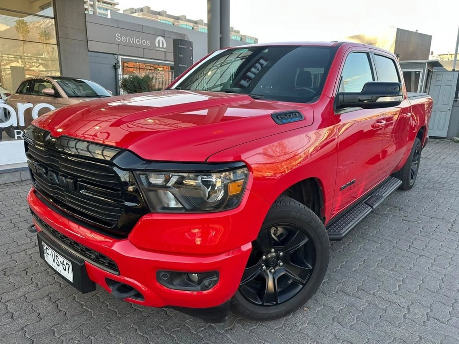 RAM 1500 BIG HORN CREW CAB 4X4 3.6 AUT 2022 - Foto 2 de 17