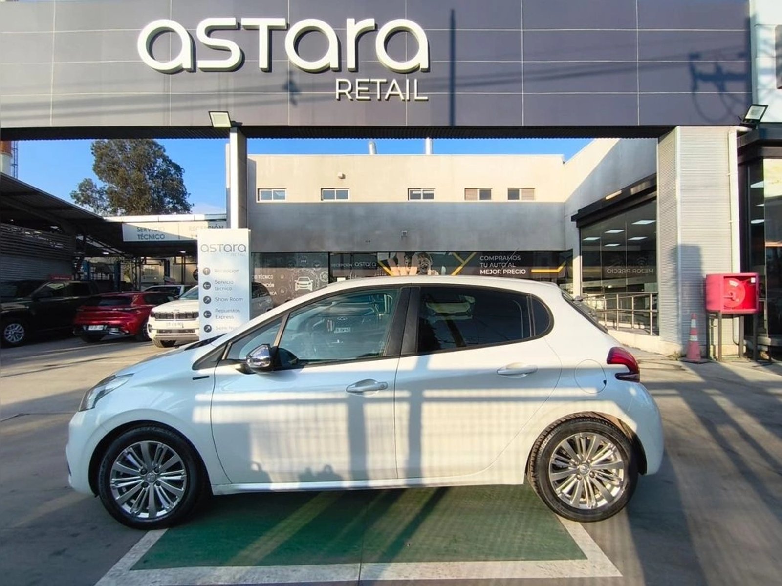 Peugeot 208 SIGNATURE 1.2 MT HB PURE TECH 2020 - Imagen 8 de 20