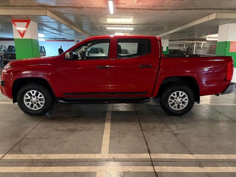 Mitsubishi L200 KATANA XRT 4X4 2.4 2024 - Imagen 8 de 15