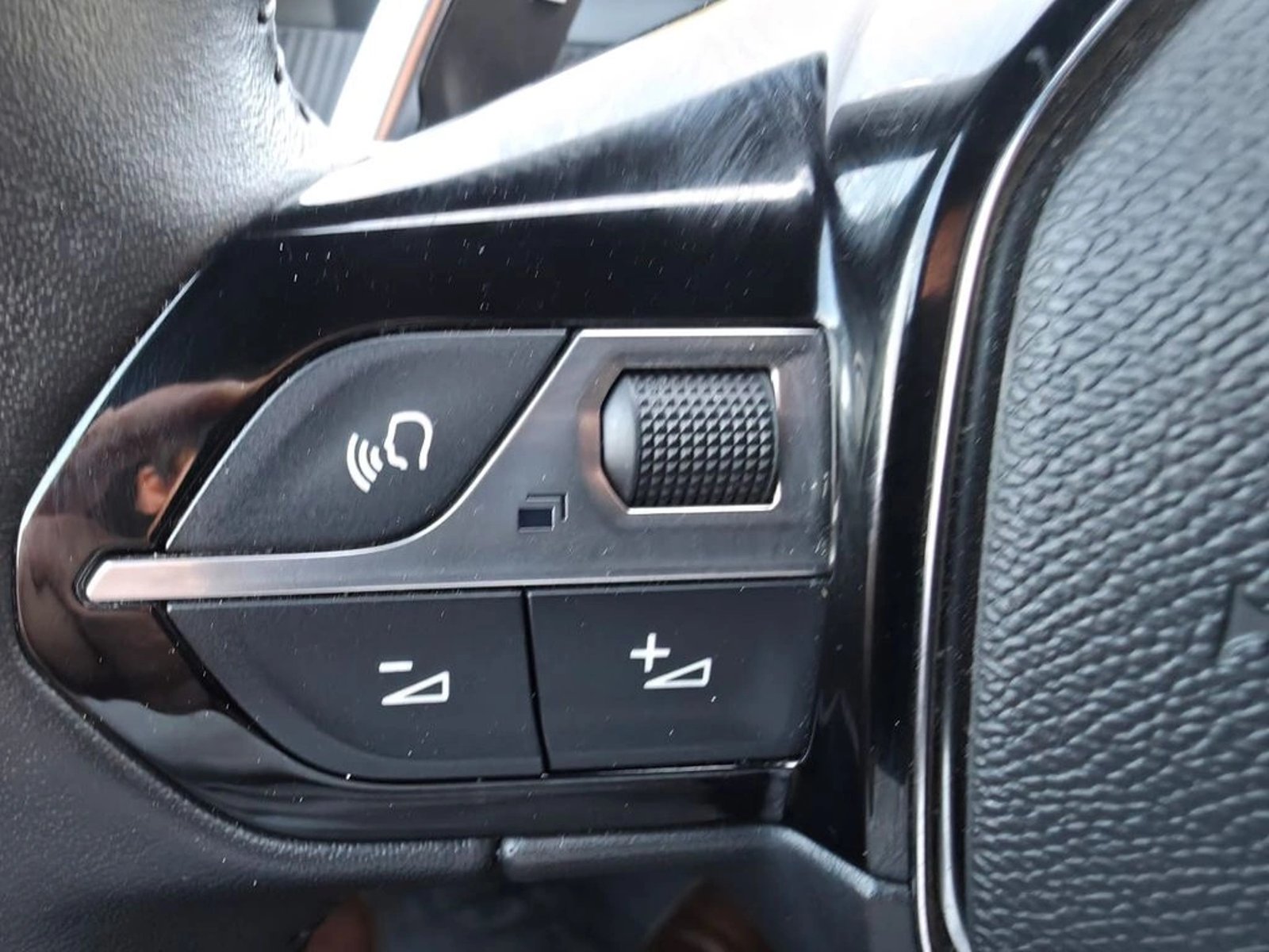 PEUGEOT 2008 2024 - Imagen 17 de 20